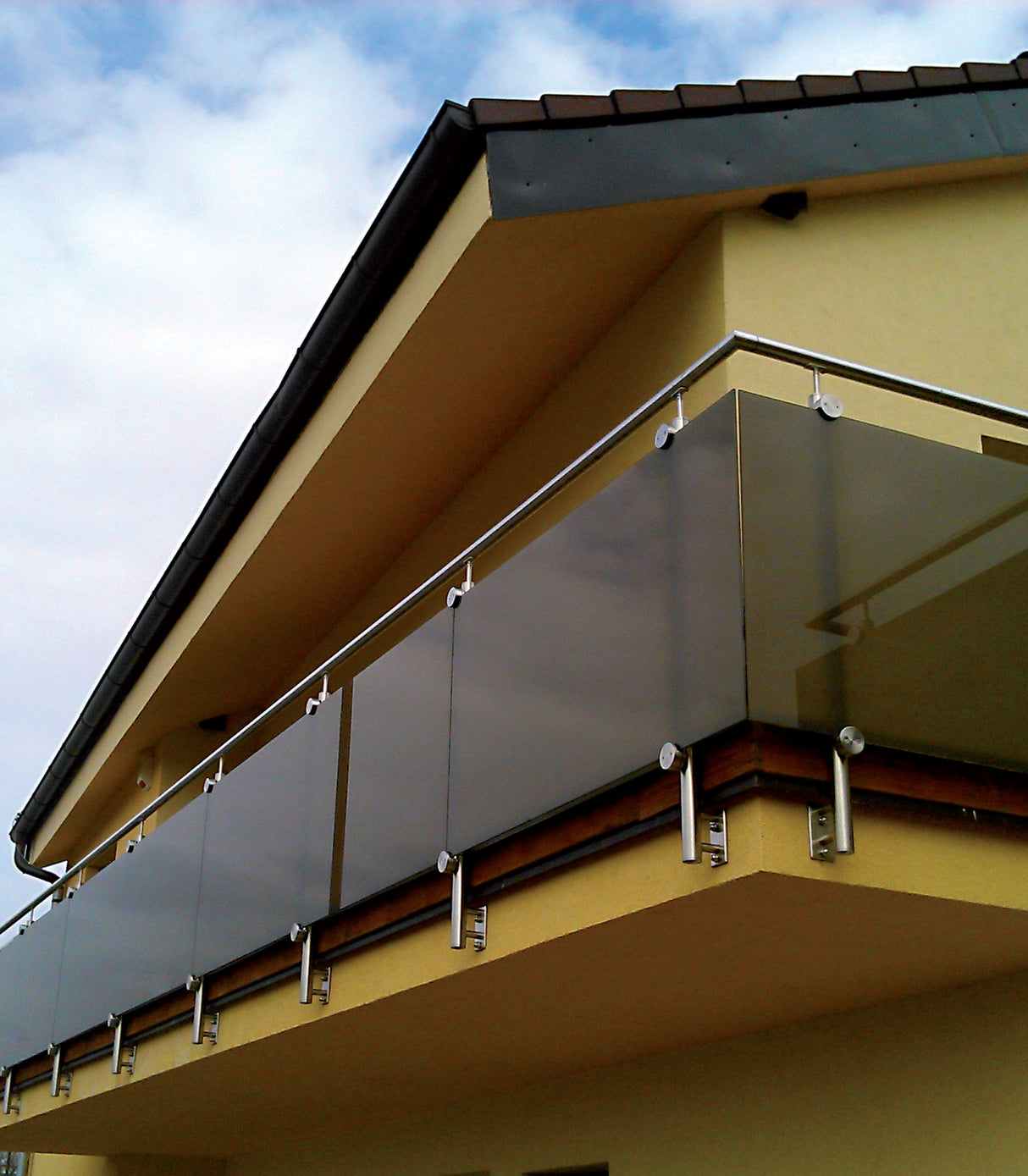 Nierdzewny uchwyt szkła obły