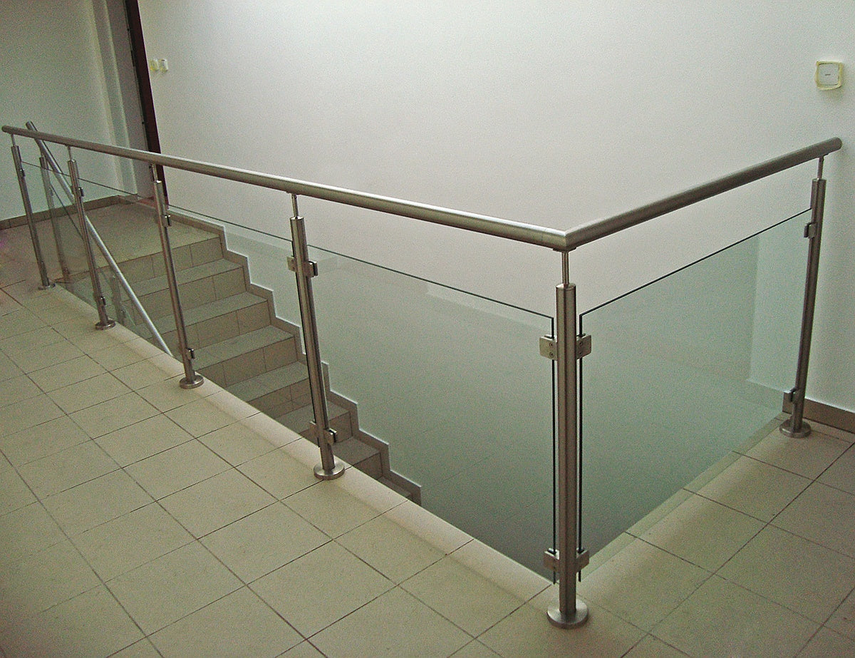 Słupek nierdzewny -prosto AISI304, D42,4x2/2xmodel